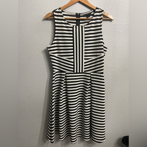 EUC Sz M Attention Blk & White Dress - Picture 1 of 8